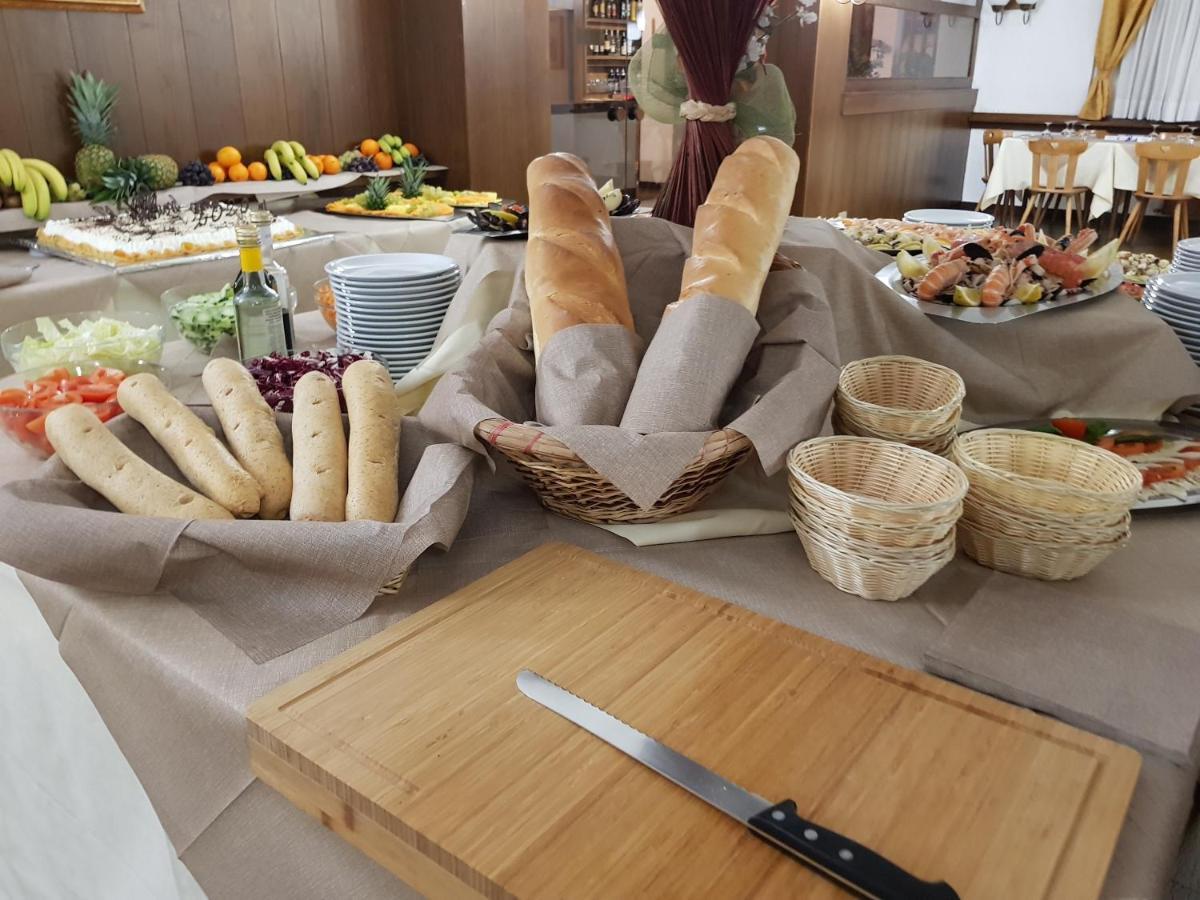 Hotel Alle Tre Baite ซานตา กาเตรีนา วัลฟูร์วา ภายนอก รูปภาพ